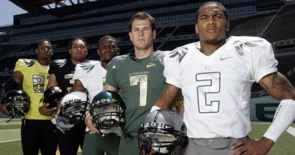 Ed Dickson, Will Tukuafu,Walter Thurmond,Nate Costa TJ Ward in 2007_GoDucks.com.jpg