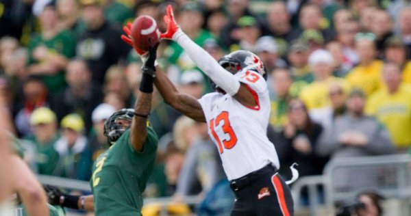 Troy Hill knocks away a pass2_Amazing Moments Photography.jpg