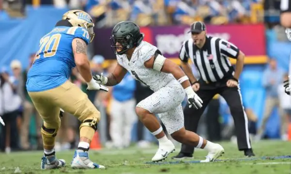Noah Sewell on the Blitz_Oregon Football Twitter.jpg