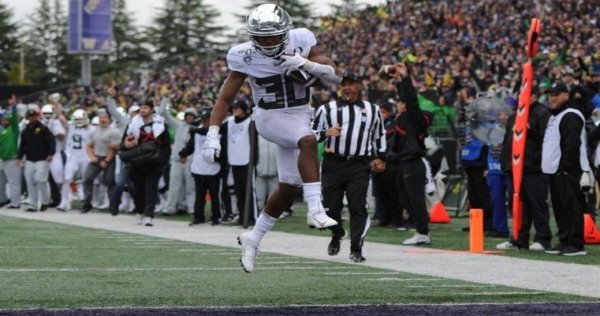Jaylon Redd scores vs Washington_Tom Corno.jpg