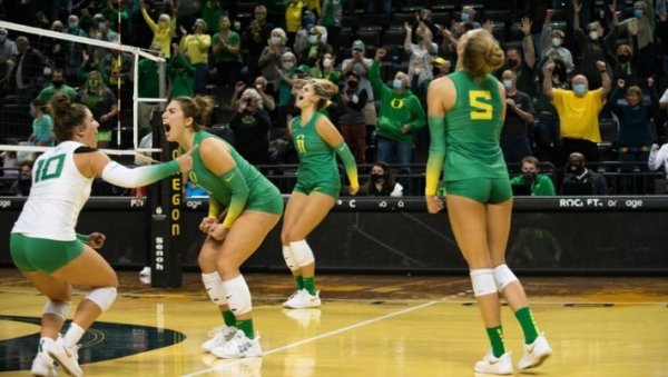 Oregon beats Stanford 2021_GoDucks.com.jpg
