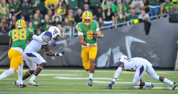 Dwayne Stanford and Marcus Mariota in open field_Kevin Cline.jpg