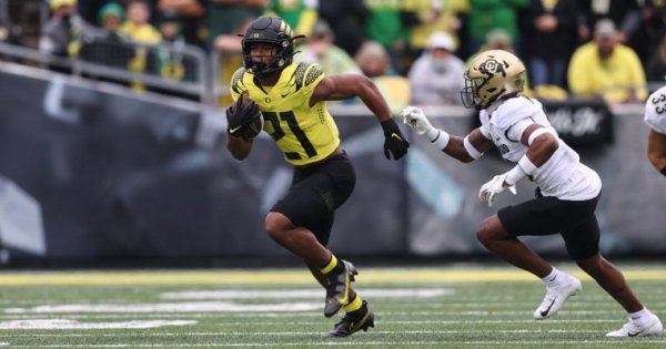 Byron Cardwell scores_Oregon Football Twitter.jpg