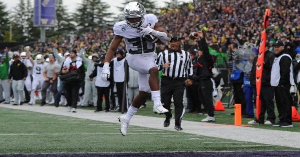Jaylon Redd scores vs Washington_Tom Corno.jpg
