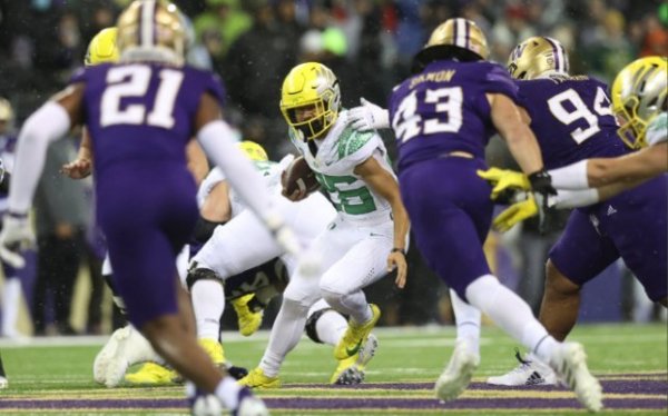 Dye Full Size_Oregon Football Twitter.jpg