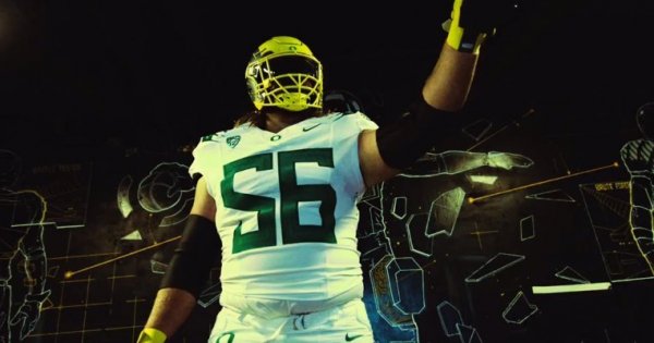 Uniform for Washington Game_Oregon Football Twitter.jpg
