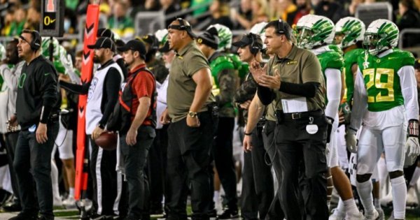 Cristobal vs WSU 2021_Craig Strobeck.jpg