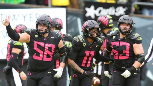 Offense Celebrates by Eric Evans of Oregon Football Twitter.jpg