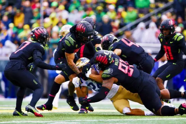Great Defense by Eric Evans of Oregon Football Twitter.jpg