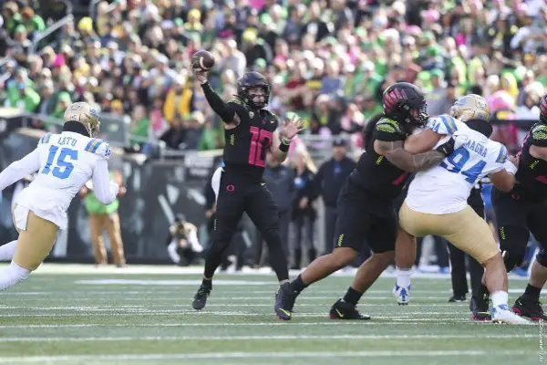 Bo Nix by Eric Evans of Oregon Football Twitter.jpg