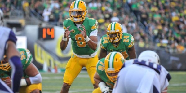 Short Pistol formation with Thomas Tyner behind Marcus Mariota.jpg