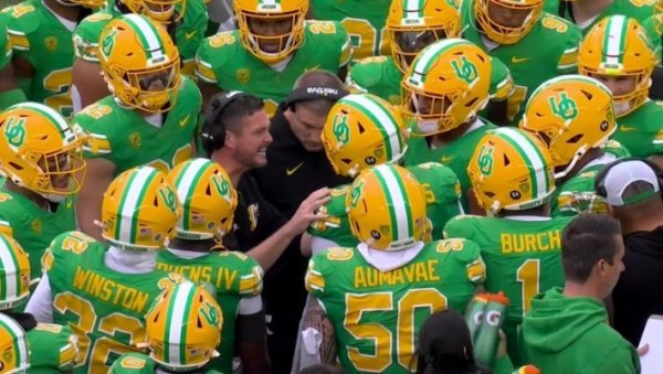 He bleeds defense_Screenshot from ABC Sports Video.jpg