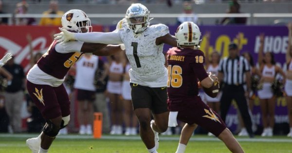 Brandon Dorlus_Oregon Football Eric Evans.jpg
