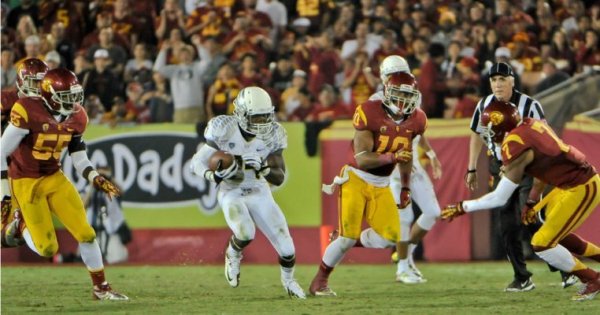 Kenjon Barner 2012 KC.jpg