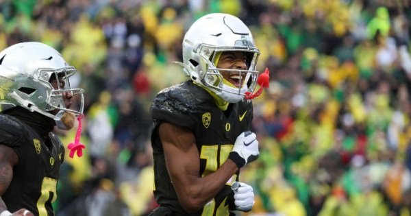 Tez Johnson_Eric Evans of Oregon Football X.jpg