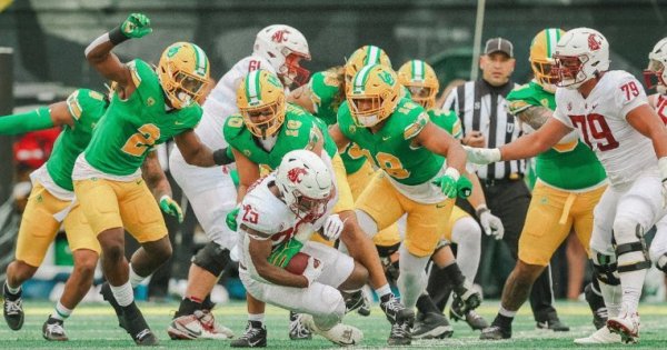 Great Defense_Eric Evans of Oregon Football - Copy.jpg