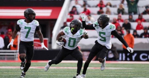 Tysheem Johnson pick_Eric Evans of Oregon Football.jpg